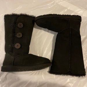 UGG boots w Bailey button triplet with a box